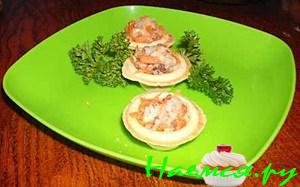 Рыбный салат в мини-тарталетках