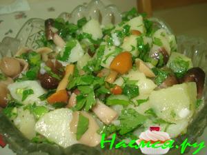 Картофельный салат с маринованными грибами