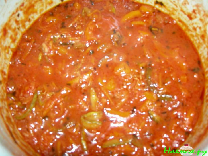 Томатный пряный соус с кабачком