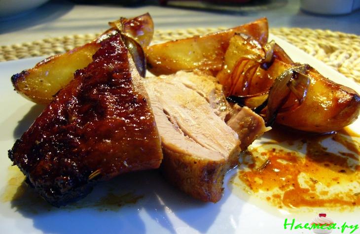 Индюшка в вермуте с карамелизованным луком и картошкой