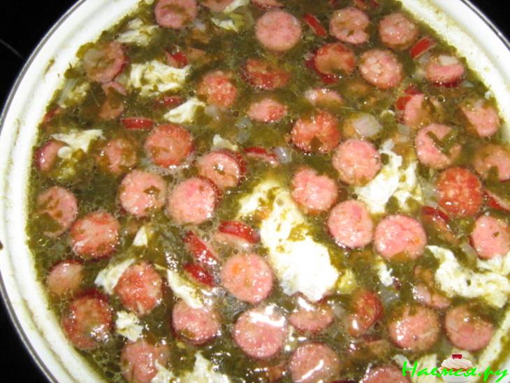 Суп из щавеля с колбасками