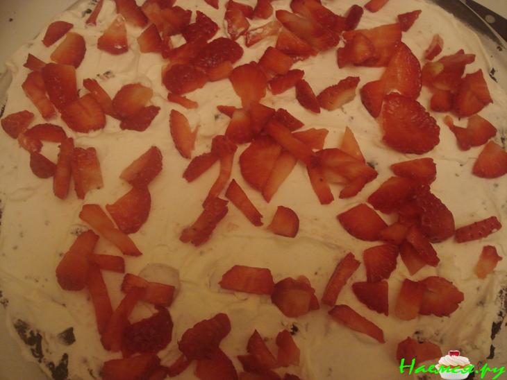 Очень шоколадный торт с клубникой и сливками "Мечта"