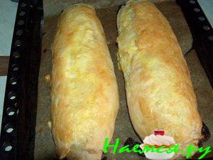 Банница из слоеного теста с сыром