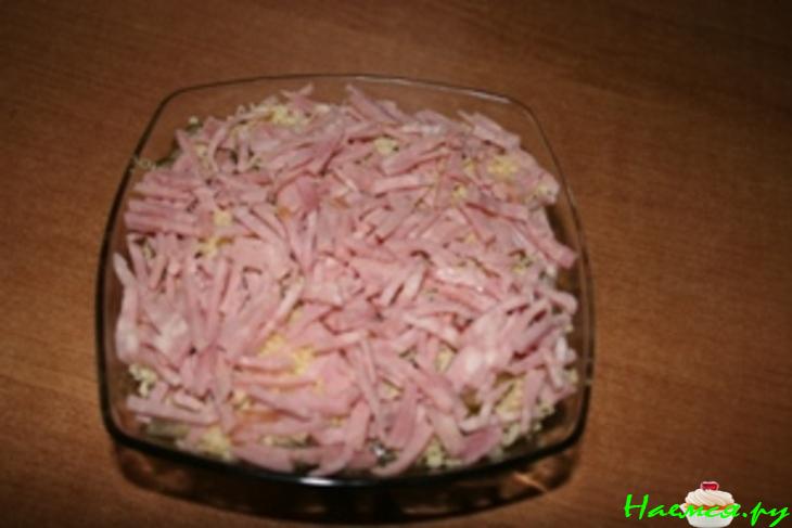 Горячий салат с ветчиной и шампиньонами