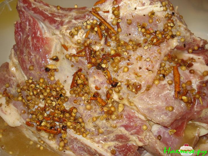 Томлёная свинина с лепёшками тартильяс