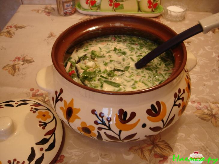 Окрошка на кефире с курицей и шпинатом