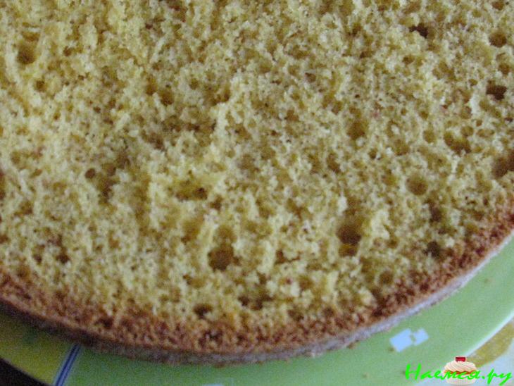 Торт с клубникой, вкусный и влажный