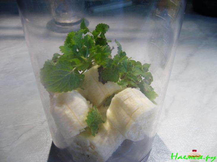 Бананово-мелисовый шейк