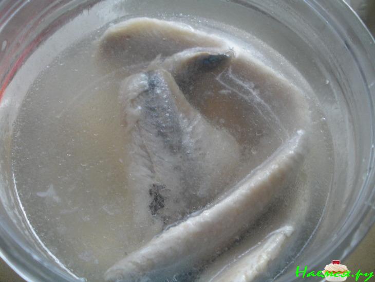 Селедочка в медово-горчичном соусе