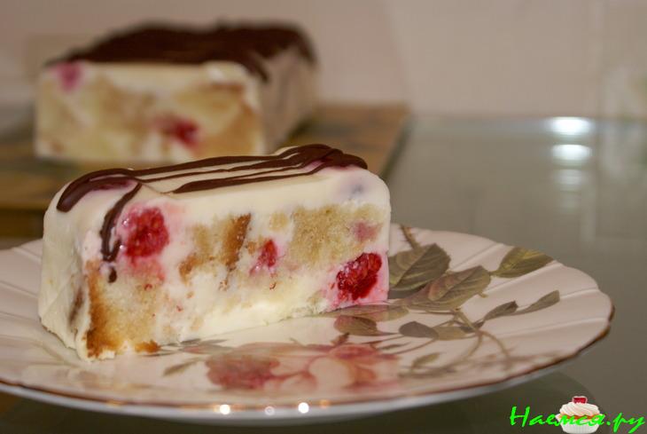 Сметанно-бисквитный десерт с малиной