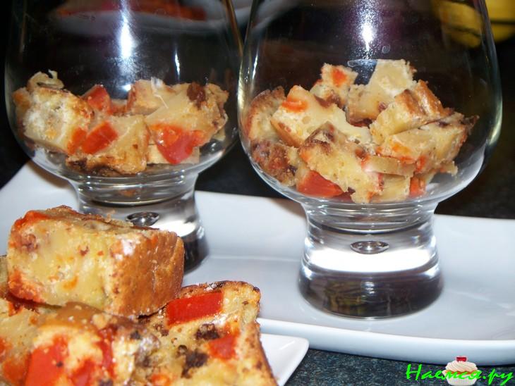 Десерт из кекса и немного миндаля