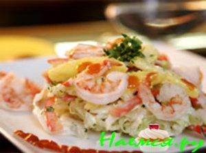 Салат из креветок с манго