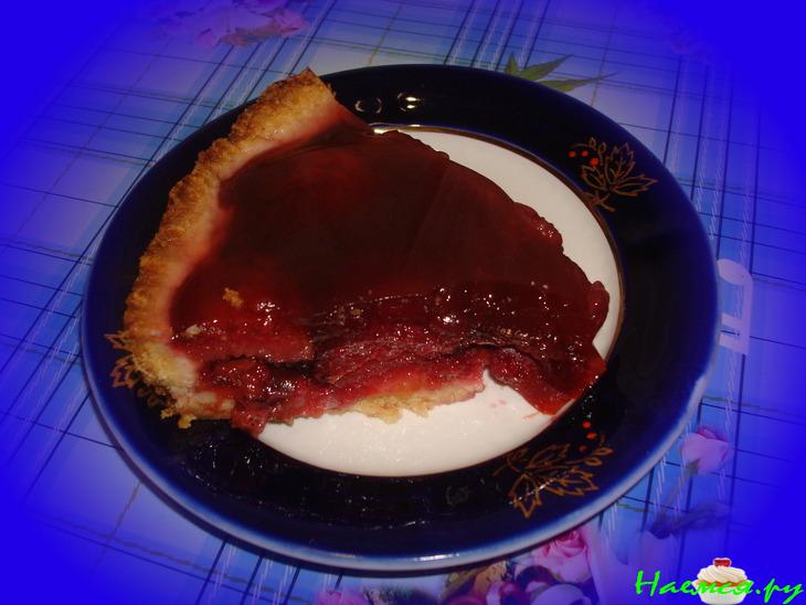 Пирог со сливовой начинкой в желе