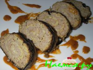 Кабачково-мясной рулет с баклажанами