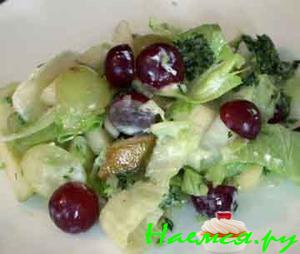 Салат из груш и винограда