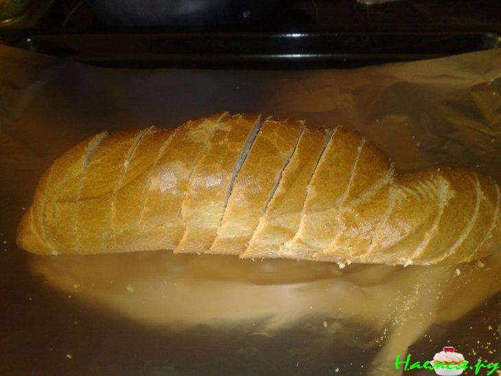 Хлеб с чесночно-сырной начинкой Хлеб с чесночно-сырной начинкой