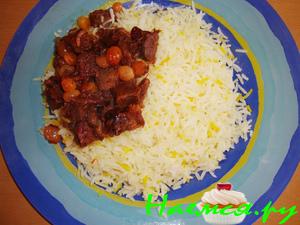 Плов с вишней и кишмишем