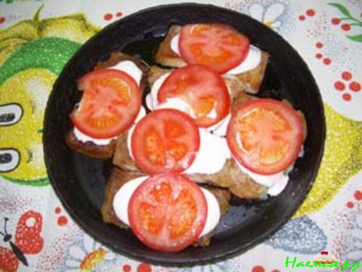 Пангасиус с помидорами и сыром