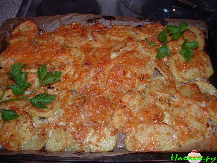 Запеканка со смешанным фаршем под сырной корочкой