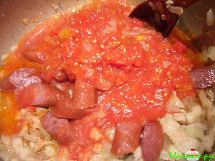 Фасолевый суп с пастой и копченостями