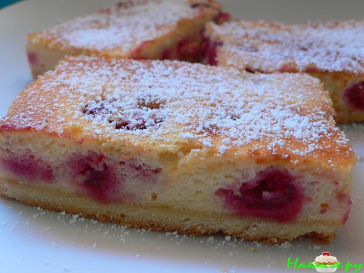 Творожный пирог (с малиной и манкой)