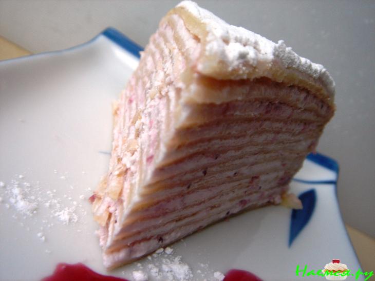 Творожно-клубничный блинный торт