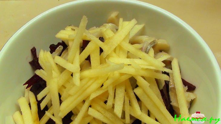 Салат с селёдочкой и свеклой
