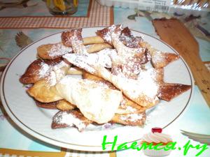 "Бантики" из слоеного теста с медом