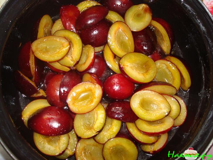 Пирог со сливовой начинкой в желе