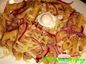 Пенне с мясным соусом и яйцом "Пашот"