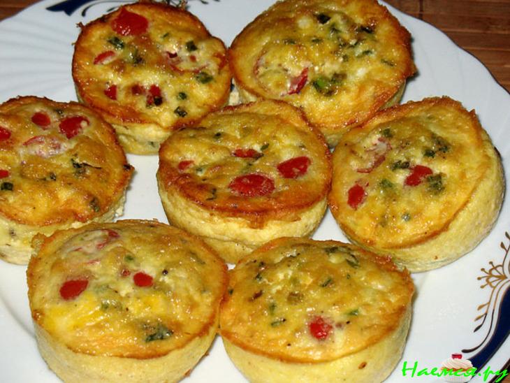 Мини-Фриттаты с карликовыми помидорами и сыром Фета