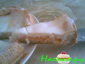 Песочный пирог с абрикосами и творогом