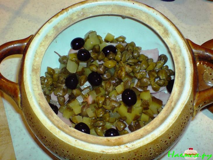Солянка мясная сборная в горшочке Солянка мясная сборная в горшочке