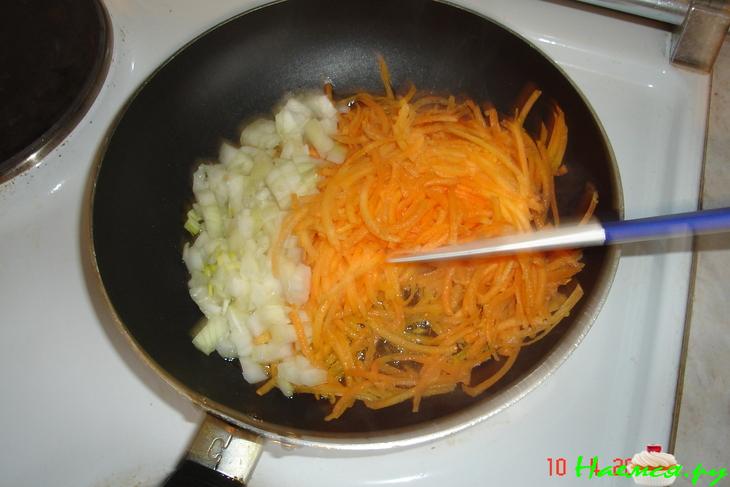 Борщ с черносливом и сырными плюшками