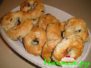 Бейгель с клюквой, кривенький, но жутко вкусный! Бейгель с клюквой, кривенький, но жутко вкусный!