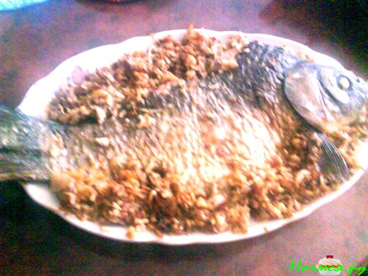 Карп "книжный" на подстилке из квашеной капусты