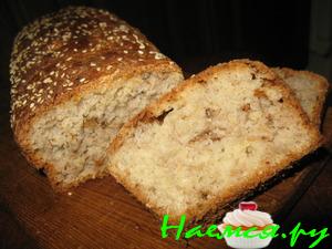 Ароматный медовый хлеб с кунжутом и орехами