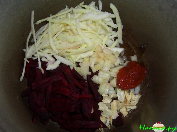 Густой вегетарианский борщ с черносливом