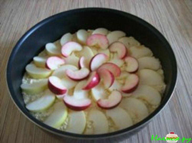 Двухслойный пирог с яблоками Двухслойный пирог с яблоками