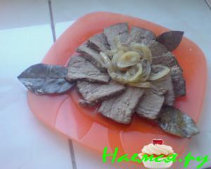 Говядина запеченная на луке