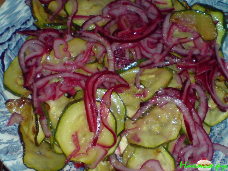 Салат из цуккини и помидорок Салат из цуккини и помидорок