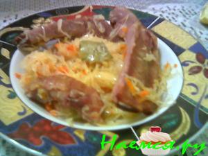 Копченые ребрышки с квашеной капустой Копченые ребрышки с квашеной капустой