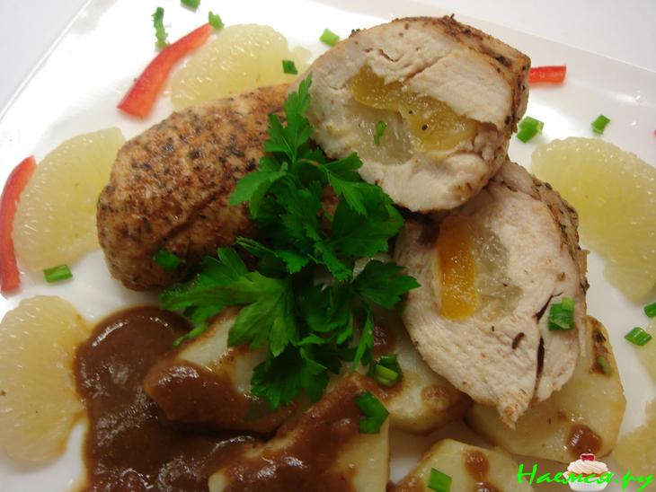 Куриная грудка, фаршированная свити и курагой, приготовленная на пару Куриная грудка, фаршированная свити и курагой, приготовленная на пару