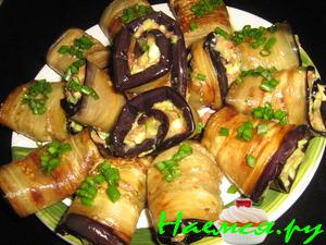 Рулетики из баклажан с оригинальной начинкой Рулетики из баклажан с оригинальной начинкой