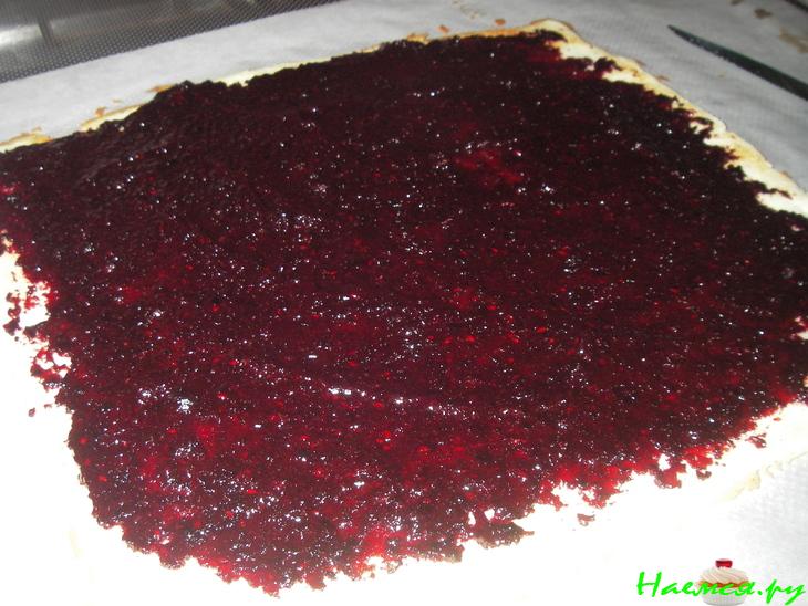 Рулет с черноплодной рябиной