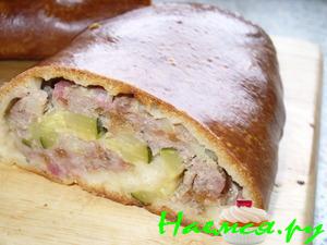 Рулет с фаршем и кабачком