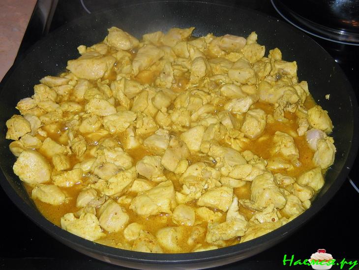 Курица в соусе карри