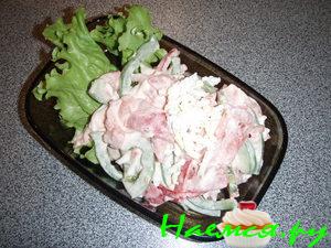 Салат из помидор с перцем и яйцом Салат из помидор с перцем и яйцом