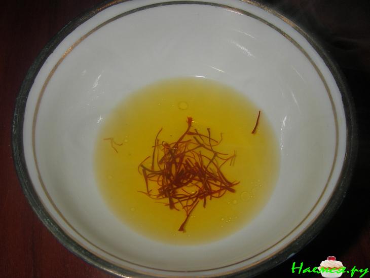 Тилапия под шафрановым соусом с моцареллой