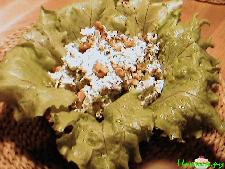 Сыр с салатом